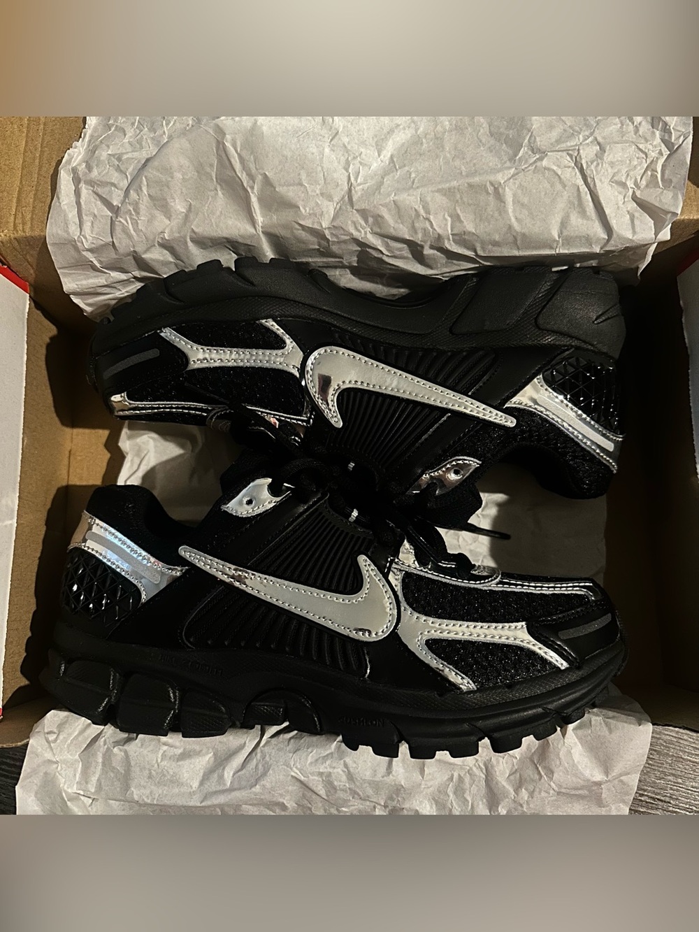 Nike Women's Zoom Vomero 5 Black Metallic Silver Shoes BRAND NEW